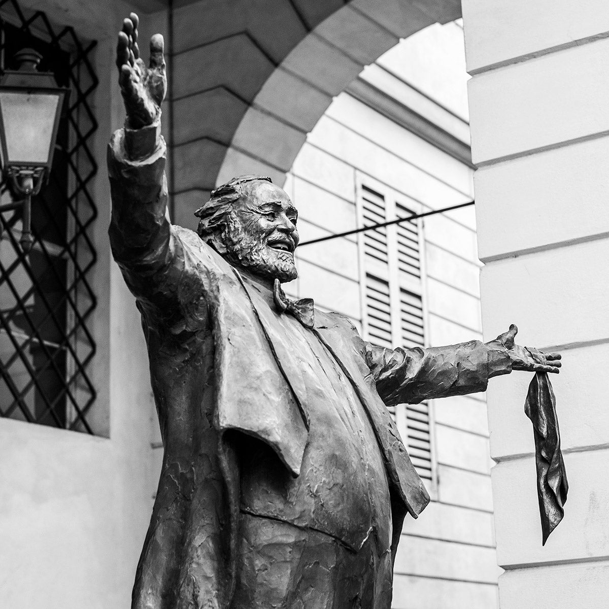 An art & food tour Modena & Luciano Pavarotti